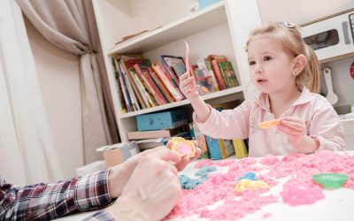 Joaca senzorială și poveștile – mic ghid de pus în practică